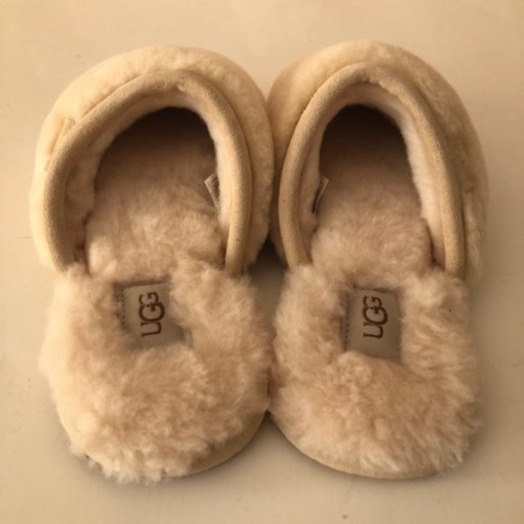 UGG Fluffette Slipper. Size: 7, 8, 9, 10 - Picture 6 of 12